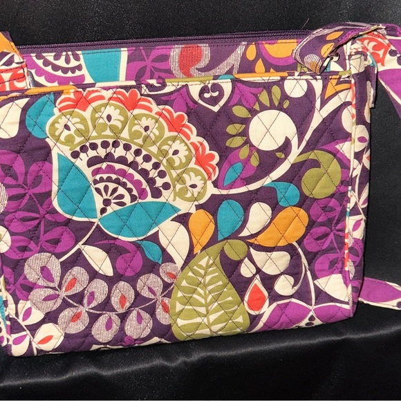RETIRED PLUM CRAZY PATTERN!!!  Vera Bradley Iconic Hipster - Picture 2 of 6